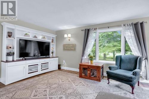 25510 Silver Clay Line, West Elgin, ON - Indoor Photo Showing Living Room