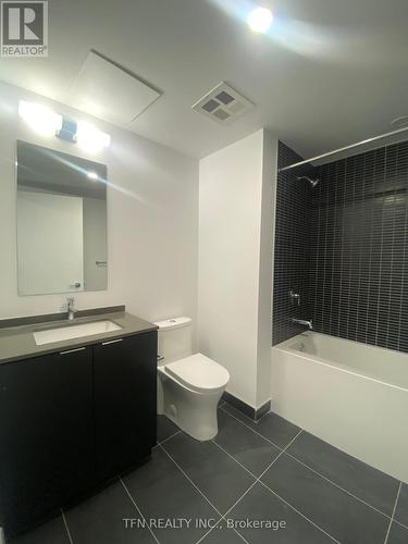 #1518 -1 Jarvis St, Hamilton, ON - Indoor Photo Showing Bathroom