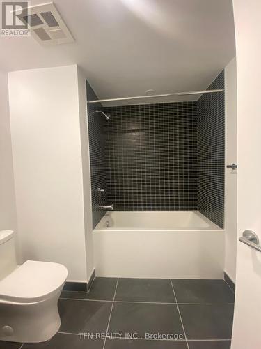 #1518 -1 Jarvis St, Hamilton, ON - Indoor Photo Showing Bathroom