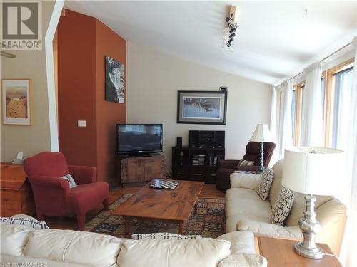 167 Stanley Drive, Grey Highlands, ON - Indoor Photo Showing Living Room
