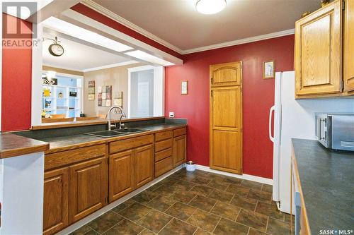 509 3Rd Avenue E, Watrous, SK - Indoor Photo Showing Kitchen With Double Sink