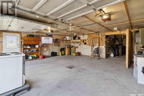 509 3Rd Avenue E, Watrous, SK - Indoor Photo Showing Garage