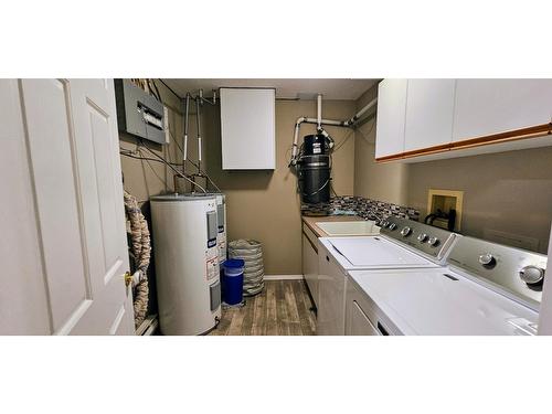 304 - 5155 Fairway Drive, Fairmont Hot Springs, BC - Indoor Photo Showing Laundry Room