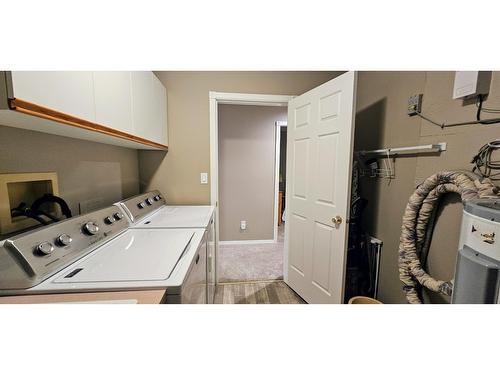 304 - 5155 Fairway Drive, Fairmont Hot Springs, BC - Indoor Photo Showing Laundry Room