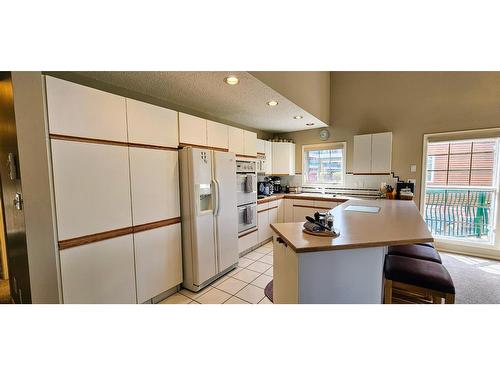 304 - 5155 Fairway Drive, Fairmont Hot Springs, BC - Indoor Photo Showing Kitchen