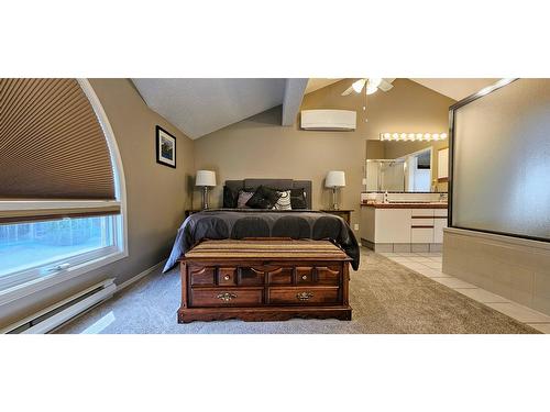 304 - 5155 Fairway Drive, Fairmont Hot Springs, BC - Indoor Photo Showing Bedroom