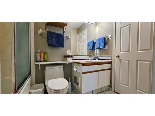 304 - 5155 Fairway Drive, Fairmont Hot Springs, BC - Indoor Photo Showing Bathroom