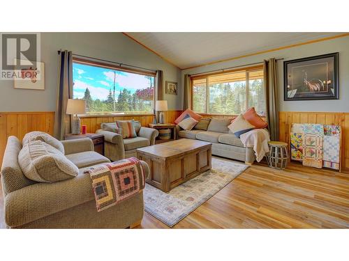 4626 Teasdale Road, Horsefly, BC - Indoor Photo Showing Living Room