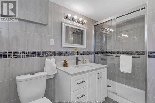 4235 Longfellow Avenue, Windsor, ON - Indoor Photo Showing Bathroom