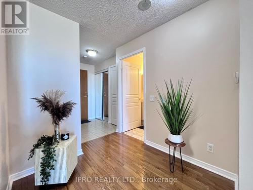 #1016 -9 Northern Heights Dr, Richmond Hill, ON - Indoor Photo Showing Other Room