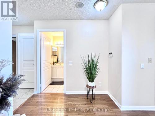 #1016 -9 Northern Heights Dr, Richmond Hill, ON - Indoor Photo Showing Other Room