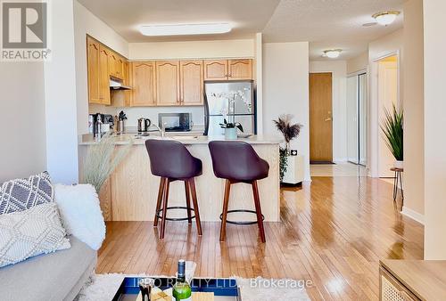 #1016 -9 Northern Heights Dr, Richmond Hill, ON - Indoor Photo Showing Kitchen