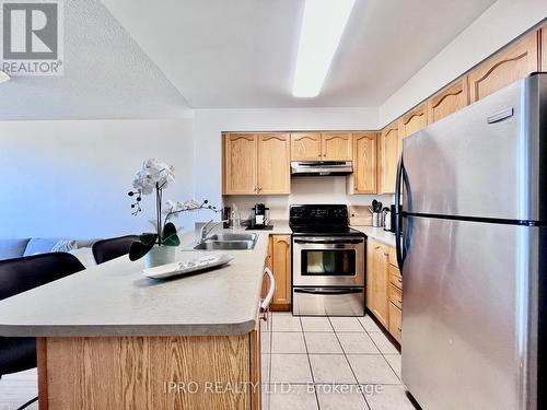 #1016 -9 Northern Heights Dr, Richmond Hill, ON - Indoor Photo Showing Kitchen With Double Sink