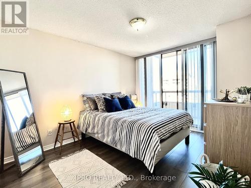 #1016 -9 Northern Heights Dr, Richmond Hill, ON - Indoor Photo Showing Bedroom