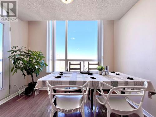 #1016 -9 Northern Heights Dr, Richmond Hill, ON - Indoor Photo Showing Dining Room