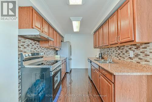 20 Horseshoe Court, Brampton, ON - Indoor Photo Showing Kitchen With Double Sink