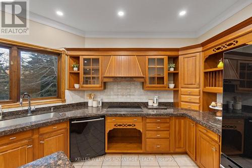 3100 30Th Side Road, Milton, ON - Indoor Photo Showing Kitchen