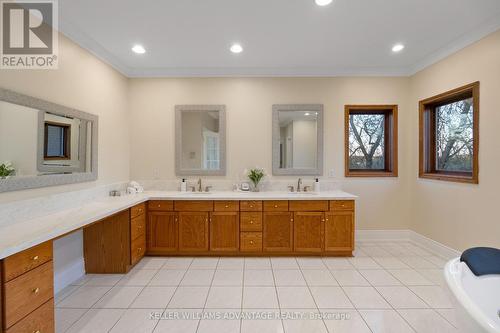 3100 30Th Side Road, Milton, ON - Indoor Photo Showing Bathroom