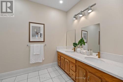 3100 30Th Side Rd, Milton, ON - Indoor Photo Showing Bathroom