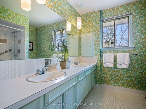 55 Fifeshire Rd, Toronto, ON - Indoor Photo Showing Bathroom