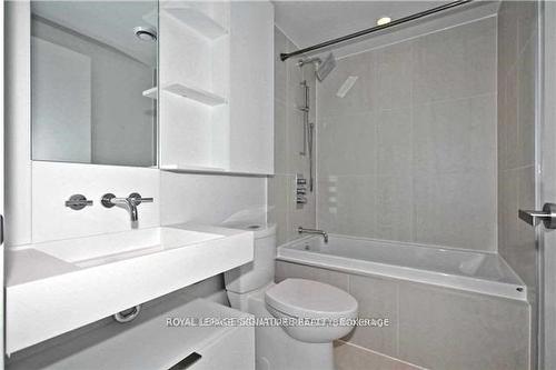 306-5 St Joseph St, Toronto, ON - Indoor Photo Showing Bathroom