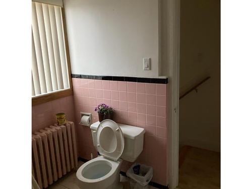 900 Prince St, Hearst, ON - Indoor Photo Showing Bathroom