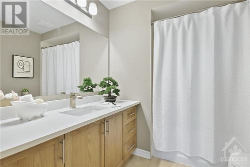 644 Continental Avenue, Ottawa, ON - Indoor Photo Showing Bathroom