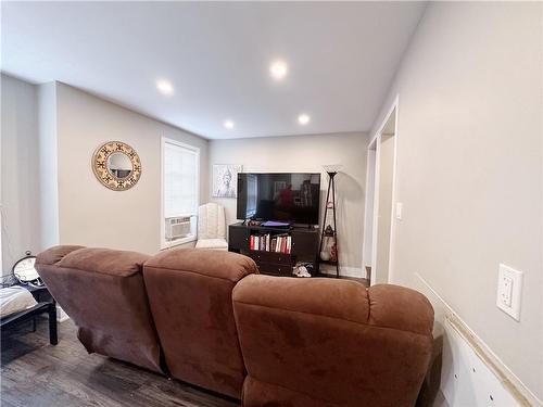 29 Ashley Street, Hamilton, ON - Indoor Photo Showing Living Room