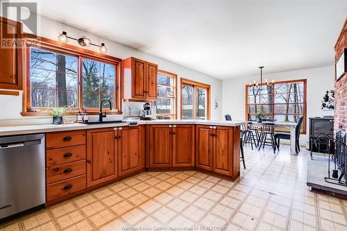 21088 Pier Road, Wheatley, ON - Indoor Photo Showing Kitchen