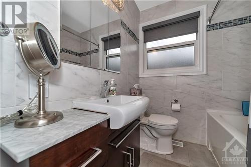 882 Trojan Avenue, Ottawa, ON - Indoor Photo Showing Bathroom