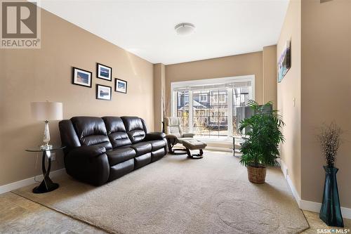 2950 Rochdale Boulevard, Regina, SK - Indoor Photo Showing Living Room