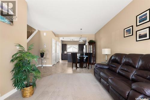 2950 Rochdale Boulevard, Regina, SK - Indoor Photo Showing Living Room