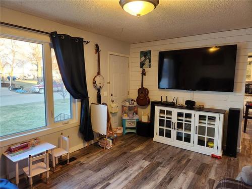 102 4Th Avenue W, Swan River, MB - Indoor