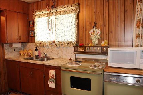 108 Old Arnes Place, Silver Harbour, MB - Indoor Photo Showing Kitchen With Double Sink