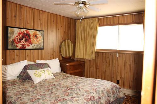108 Old Arnes Place, Silver Harbour, MB - Indoor Photo Showing Bedroom