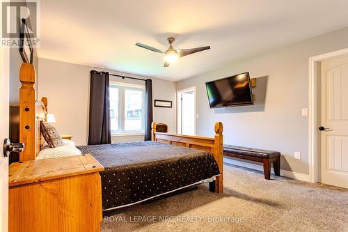 170 Lakewood Ave, Fort Erie, ON - Indoor Photo Showing Bedroom