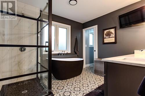170 Lakewood Ave, Fort Erie, ON - Indoor Photo Showing Bathroom