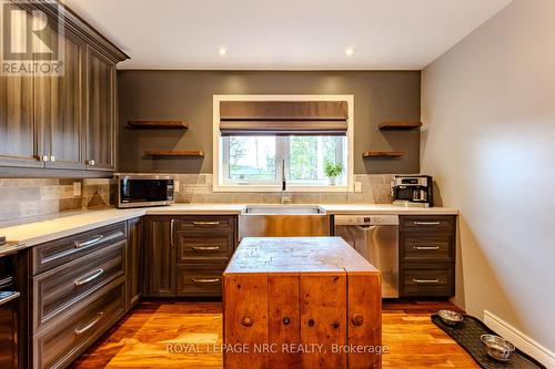 170 Lakewood Ave, Fort Erie, ON - Indoor Photo Showing Kitchen
