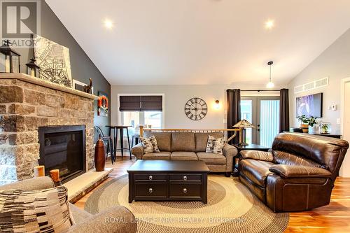 170 Lakewood Avenue, Fort Erie, ON - Indoor Photo Showing Living Room With Fireplace