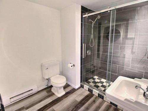 Salle de bains - 1041 Av. Bouchard, Amos, QC - Indoor Photo Showing Bathroom