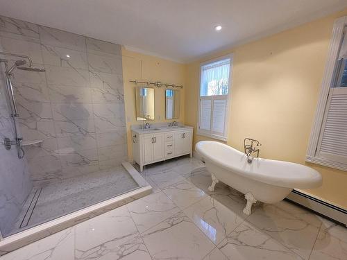 Salle de bains - 662 Rue Principale, Lachute, QC - Indoor Photo Showing Bathroom