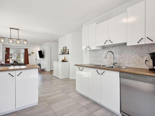 Overall view - 44 Rue De Batiscan, Gatineau (Gatineau), QC - Indoor Photo Showing Kitchen With Double Sink