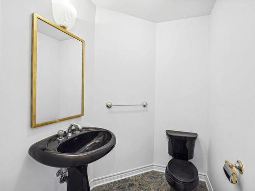 Powder room - 195 Rue Sidney-Cunningham, Beaconsfield, QC - Indoor Photo Showing Bathroom