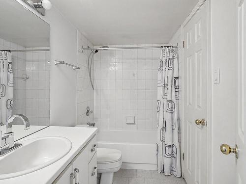 Bathroom - 195 Rue Sidney-Cunningham, Beaconsfield, QC - Indoor Photo Showing Bathroom