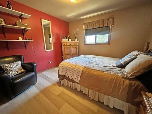 7309 Pursainen Road, Gorham, ON - Indoor Photo Showing Bedroom