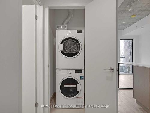 316-1808 St Clair Ave W, Toronto, ON - Indoor Photo Showing Laundry Room