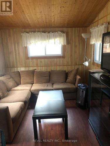 32 Cameron Rd, Kawartha Lakes, ON - Indoor Photo Showing Living Room