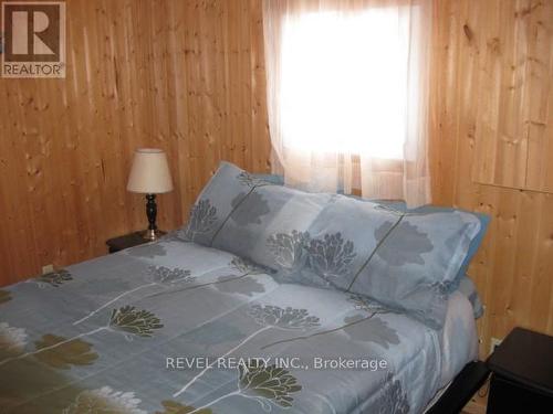 32 Cameron Rd, Kawartha Lakes, ON - Indoor Photo Showing Bedroom