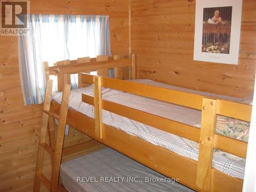 32 Cameron Road, Kawartha Lakes, ON - Indoor Photo Showing Bedroom