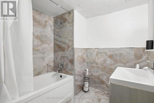 459 The Kingsway, Toronto, ON - Indoor Photo Showing Bathroom
